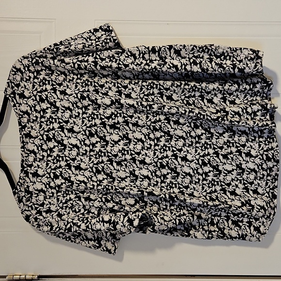 Womens 2X Plus Size Cotton Shirt White Black Floral Print Short Sleeve - Picture 3 of 3